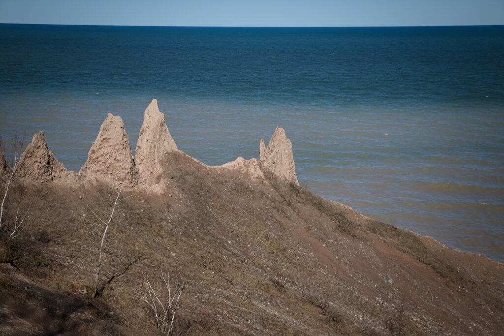 Chimney Bluffs State Park