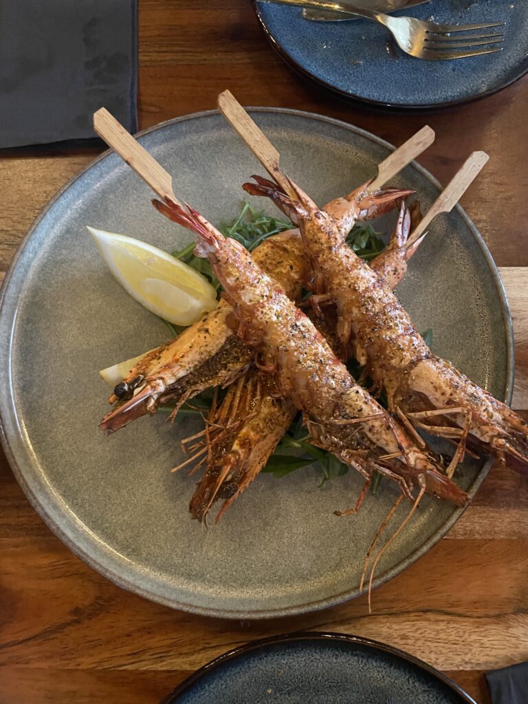 Brochete of shrimps