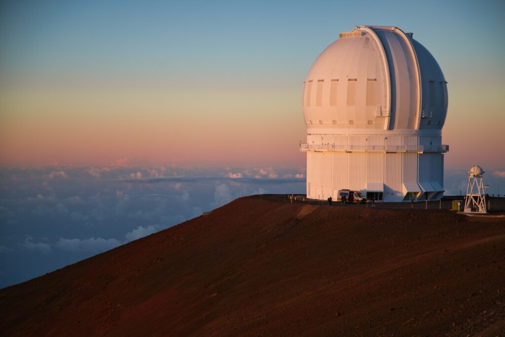 Sunset an telescope in Mauna Kea